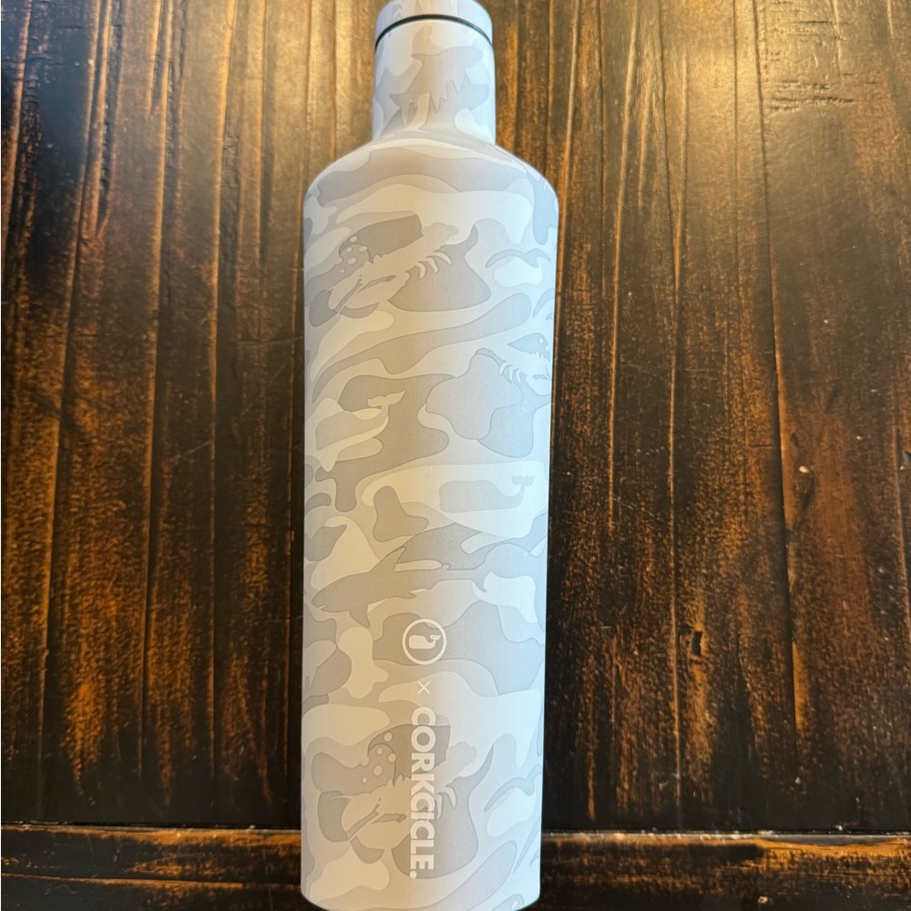 vineyard vines x corkcicle bottle